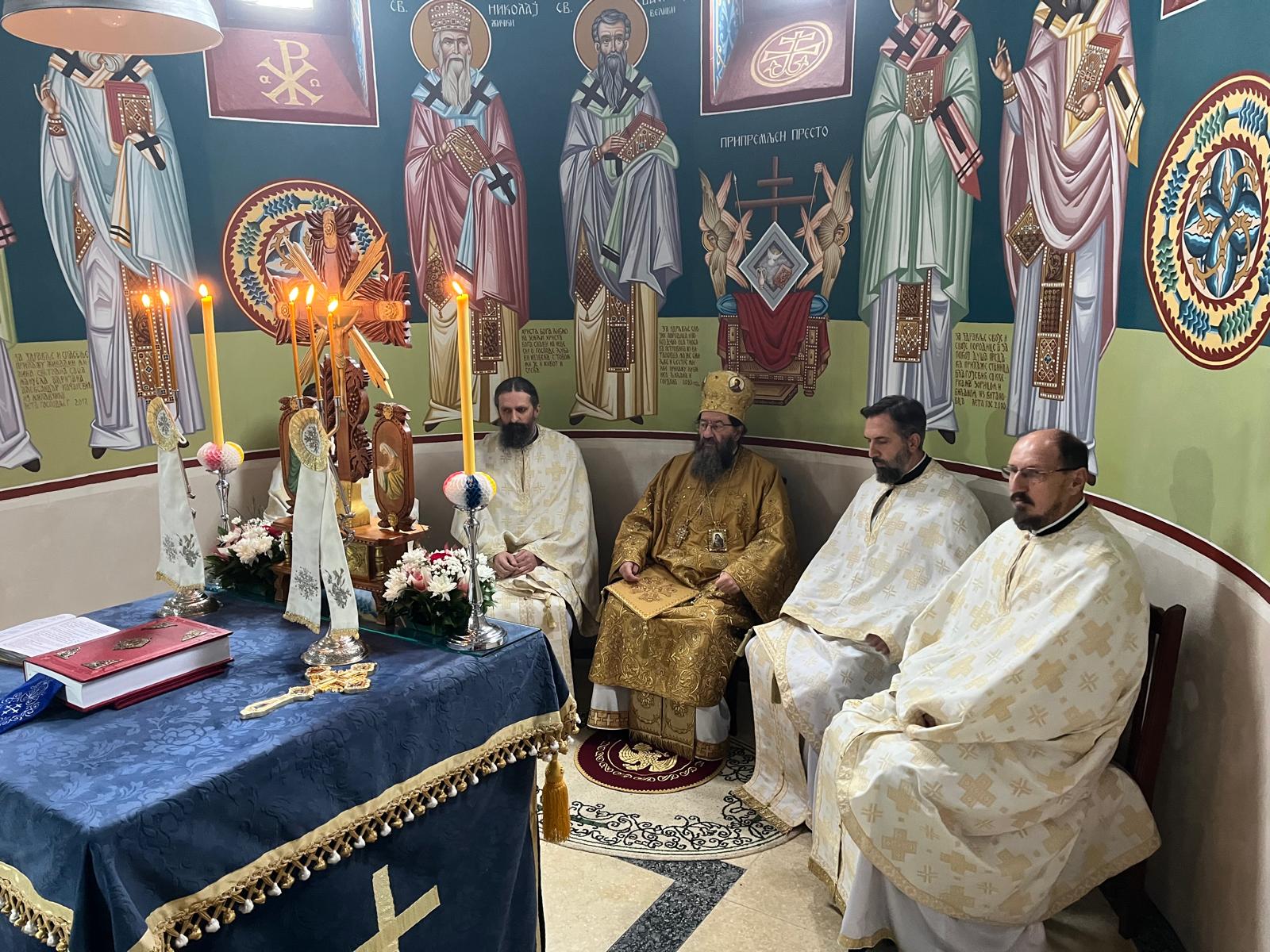 Канонска посета Митрополита Јустина Чукојевцу