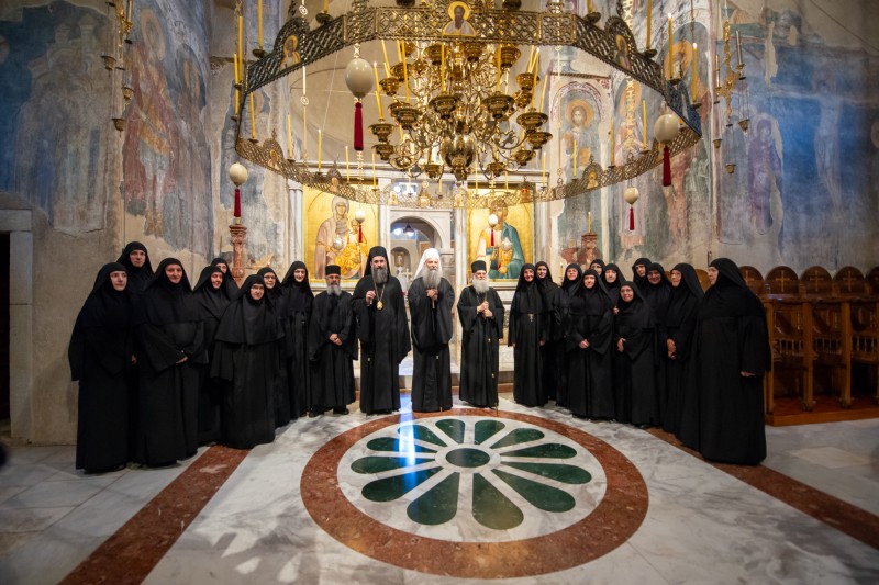 Посета Његове Светости Патријарха српског Господина Порфирија и архимандрита Јефрема игумана манастира Ватопеда манастиру Жичи